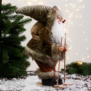 Дед Мороз "На лыжах и с веточками" 40 см, серый