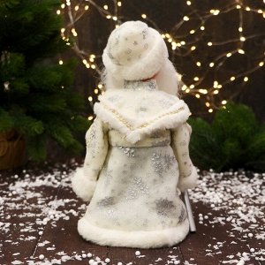 Дед Мороз "С фонариком на посохе и узорами на шубке" 30 см, двигается, белый