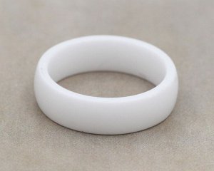 Кольцо с матовой керамикой
