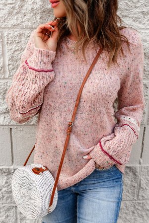 Розовый вязаный свитер с узором на рукавах