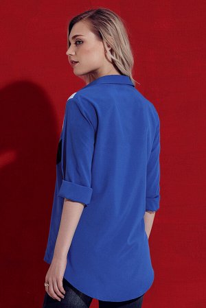Синяя блуза-рубашка с белыми и черными полосами