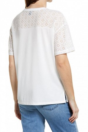Белая однотонная футболка с кокеткой и рукавом из кружева