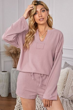 Розовый вязаный комплект для отдыха: пуловер + шорты