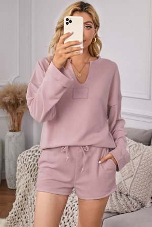 Розовый вязаный комплект для отдыха: пуловер + шорты