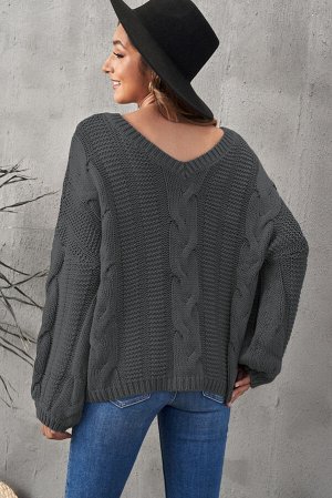 Темно-серый свитер крупной вязки с широким V-образным вырезом