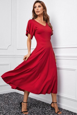 Красное длинное платье с V-образным вырезом и оборками на рукавах на рукавах