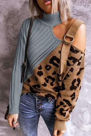 Серый вязаный свитер с открытым плечом и леопардовым принтом