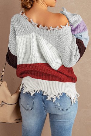 Серо-белый полосатый свитер с "рваными" краями