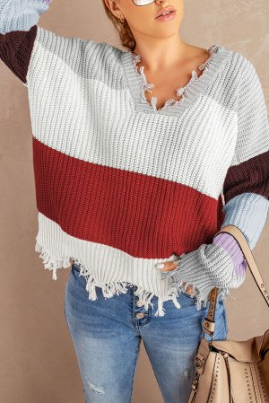 Серо-белый полосатый свитер с "рваными" краями