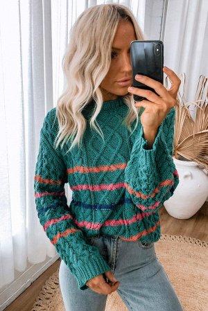 Зеленый полосатый свитер с косами