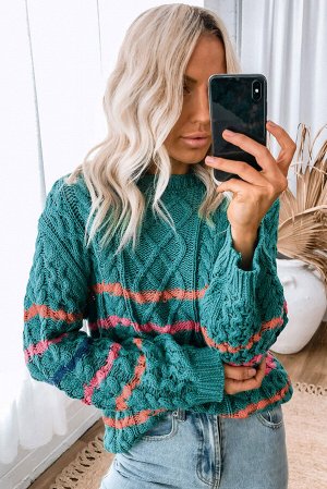 Зеленый полосатый свитер с косами