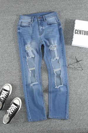 Голубые джинсы прямого кроя с дырками и потертостями