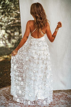 Белое платье-макси с цветочными аппликациями и открытой спиной
