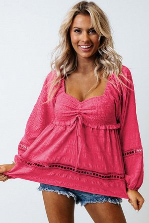 Розовая текстурированная блузка беби долл с фигурным вырезом и рюшами
