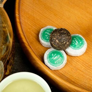 Зеленый прессованный чай (Пуэр) King Tea, золотая таблетка (точа), 5 шт*5 г (2,5 см)