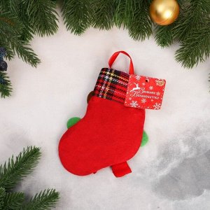 Носок для подарков "Лосяш в варежках" 11х15 см, красно-зелёный