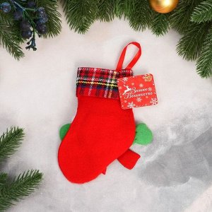 Носок для подарков "Снеговик в варежках" 11х15 см, красно-зелёный