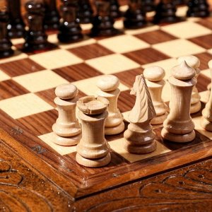 Шахматы ручной работы "Классика с резкой", на ножках, 42х42 см, массив ореха, Армения
