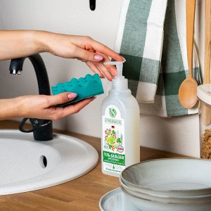 Гель-бальзам д/мытья посуды и дет. игрушек SYNERGETIC 0,5л Розмарин и листья смородины, гипоаллерген