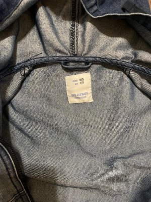 Джинсовая курточка с капюшоном на рост 110