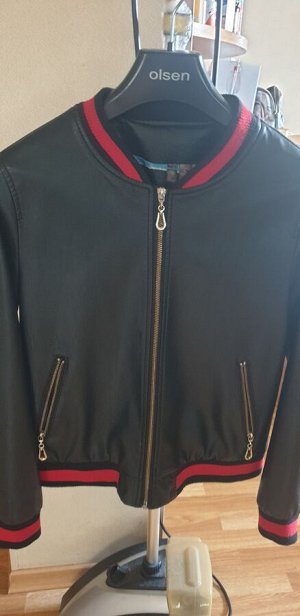 Куртка на девочку на рост 134-146см, кожзам