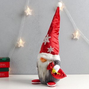 Кукла интерьерная "Дед Мороз с мешком, бархатный красный колпак со снежинками" 48х20х15 см