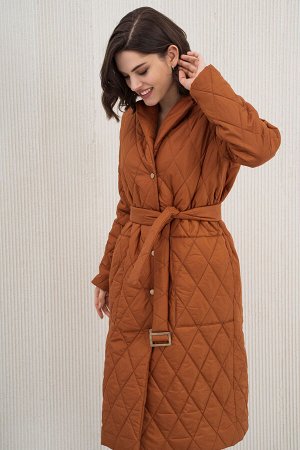 Пальто Пальто URS 22-987/1 
Состав: ПЭ-100%;
Сезон: Осень-Зима
Рост: 164

Стильное стеганое пальто выглядит изысканно, оригинально и элегантно. Пальто женское, прямого силуэта, на притачной подкладке
