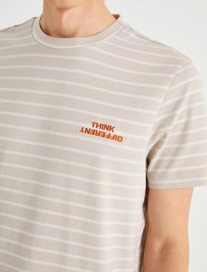 Полосатая футболка с вышитым слоганом