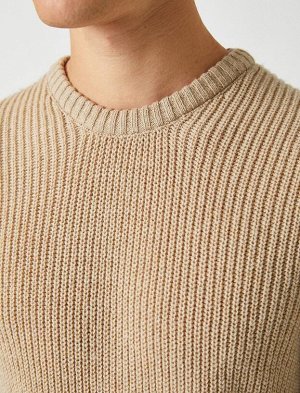Трикотажный свитер с круглым вырезом и содержанием шерсти