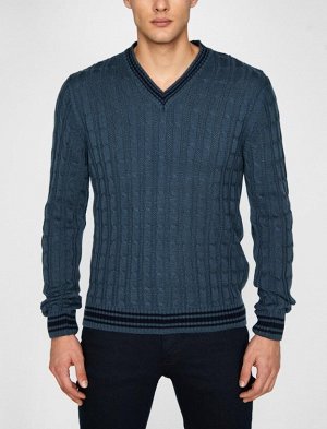 Трикотажный свитер с V-образным вырезом