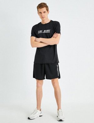 Короткие спортивные шорты с ремешком и принтом Slogan
