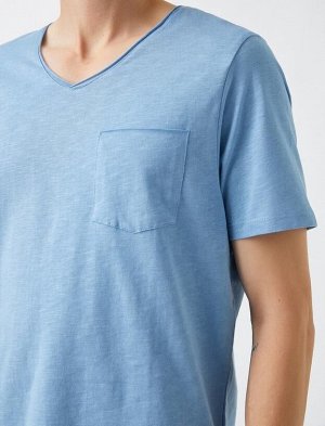 Базовая футболка стандартного кроя с V-образным вырезом