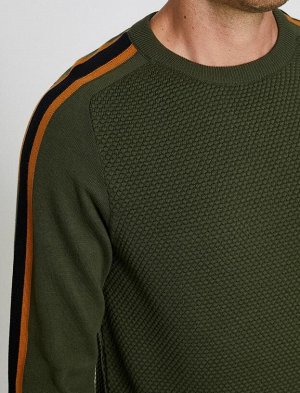 Полосатый вязаный свитер