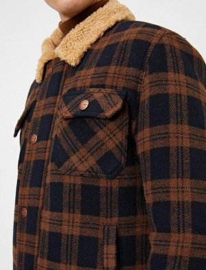 Пальто с клетчатым карманом и воротником-рубашкой из шерпы