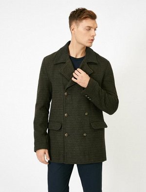 Пальто с карманом на пуговицах и воротником-рубашке