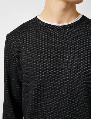 Классический свитер с длинными рукавами и круглым вырезом