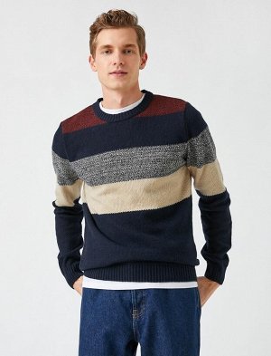 Приталенный шерстяной свитер с цветными блоками