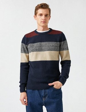 Приталенный шерстяной свитер с цветными блоками