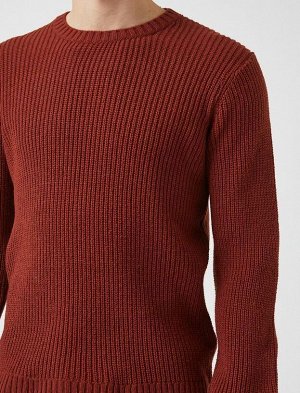 Базовый пуловер с круглым вырезом