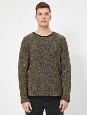 Сезонный свитер узкого кроя с круглым вырезом