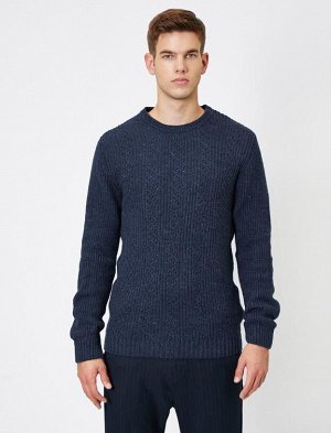 Трикотажный свитер с круглым вырезом
