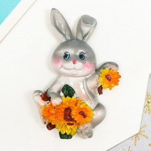 Магнит полистоун "Зайчонок с цветочками" МИКС 6,8х4,5 см