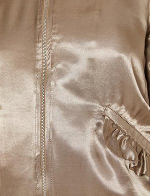 Куртка с длинными рукавами из блестящей атласной ткани с оборками
