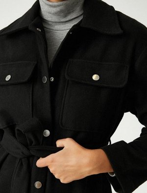 Куртка с поясом и карманами на пуговицах