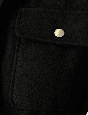 Куртка с поясом и карманами на пуговицах