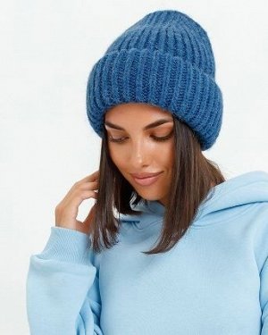 Шапка Зимняя женская шапка Клаудиа от бренда CHICK это тренд сезона осень-зима 2022-2023, одна из попуярных моделей среди шапок бини Тыковка. Шапка бини с двойным отворотом выполнена крупной плотной в