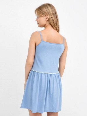 Свободное платье на тонких бретелях пастельно-голубого цвета