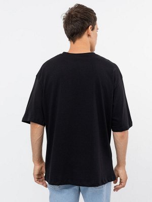 Хлопковая мужская футболка черного цвета с крупной печатью