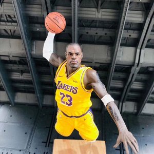 Подвижная фигурка Леброн Джеймс NBA LeBron James Lakers Basketball McFarlane (26см)