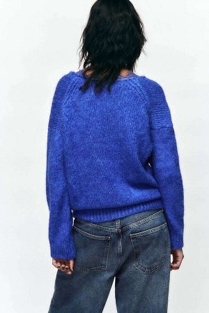 Женский пуловер с кружевом на горловине, цвет синий